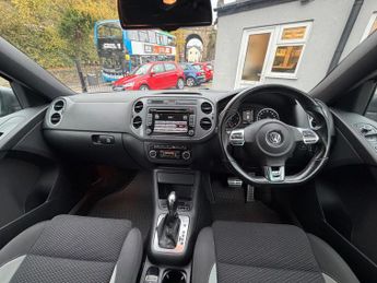 Volkswagen Tiguan 2.0 TDI BlueMotion Tech R-Line DSG 4WD Euro 5 (s/s) 5dr