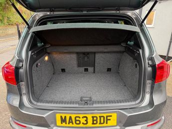 Volkswagen Tiguan 2.0 TDI BlueMotion Tech R-Line DSG 4WD Euro 5 (s/s) 5dr