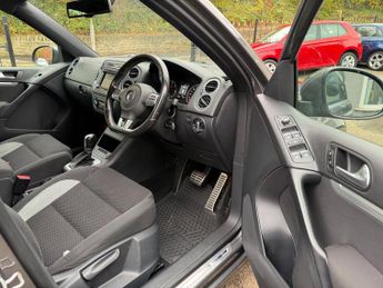 Volkswagen Tiguan 2.0 TDI BlueMotion Tech R-Line DSG 4WD Euro 5 (s/s) 5dr