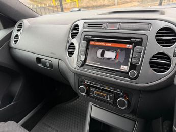 Volkswagen Tiguan 2.0 TDI BlueMotion Tech R-Line DSG 4WD Euro 5 (s/s) 5dr