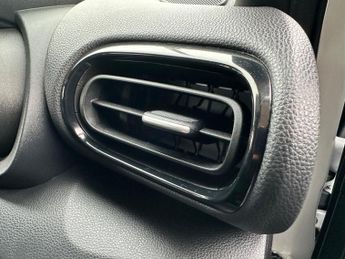 Toyota Yaris 1.5 VVT-h Dynamic E-CVT Euro 6 (s/s) 5dr