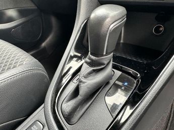 Toyota Yaris 1.5 VVT-h Dynamic E-CVT Euro 6 (s/s) 5dr