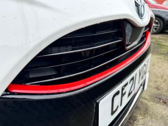 Toyota Yaris 1.5 VVT-h Dynamic E-CVT Euro 6 (s/s) 5dr