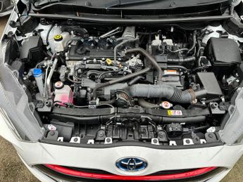 Toyota Yaris 1.5 VVT-h Dynamic E-CVT Euro 6 (s/s) 5dr