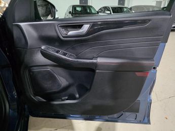 Ford Kuga 2.5 EcoBoost Duratec 14.4kWh ST-Line CVT Euro 6 (s/s) 5dr