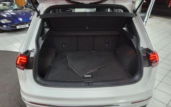 Volkswagen Tiguan 2.0 TDI BlueMotion Tech R-Line SUV 5dr Diesel DSG 4Motion Euro 6