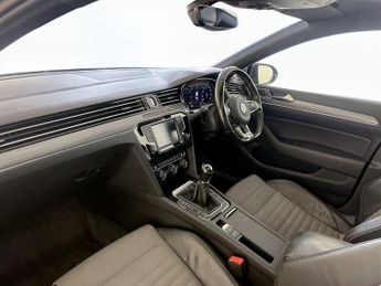 Volkswagen Passat 2.0 TDI BlueMotion Tech R-Line Euro 6 (s/s) 4dr