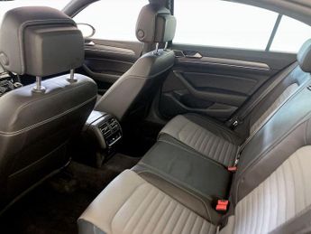 Volkswagen Passat 2.0 TDI BlueMotion Tech R-Line Euro 6 (s/s) 4dr