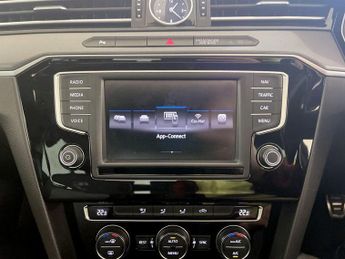 Volkswagen Passat 2.0 TDI BlueMotion Tech R-Line Euro 6 (s/s) 4dr