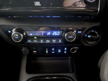 Toyota Hilux 2.8 D-4D Invincible X 4WD Euro 6 (s/s) 4dr