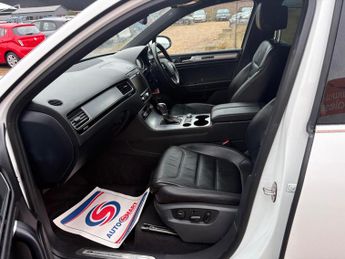 Volkswagen Touareg 3.0 TDI V6 BlueMotion Tech R-Line Tiptronic 4WD Euro 6 (s/s) 5dr