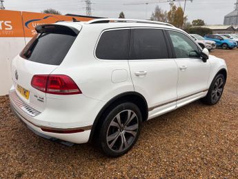 Volkswagen Touareg 3.0 TDI V6 BlueMotion Tech R-Line Tiptronic 4WD Euro 6 (s/s) 5dr
