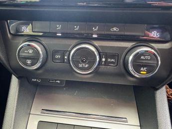 Skoda Octavia 1.4 TSI Elegance DSG Euro 5 (s/s) 5dr