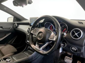 Mercedes-Benz CLA 2.1 CLA220d AMG Line Coupe 7G-DCT 4MATIC Euro 6 (s/s) 4dr