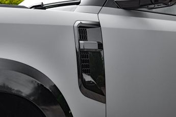 Land Rover Defender 110 3.0 D300 MHEV X-Dynamic HSE Auto 4WD Euro 6 (s/s) 5dr