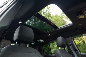 Land Rover Defender 110 3.0 D300 MHEV X-Dynamic HSE Auto 4WD Euro 6 (s/s) 5dr