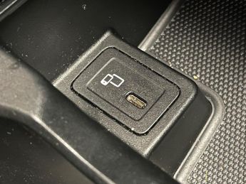 Mercedes-Benz GLA 1.3 GLA200h MHEV Sport (Executive) 7G-DCT Euro 6 (s/s) 5dr