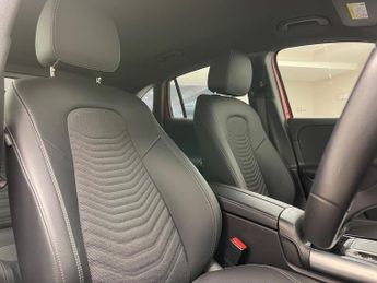 Mercedes-Benz GLA 1.3 GLA200h MHEV Sport (Executive) 7G-DCT Euro 6 (s/s) 5dr