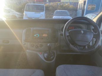 Renault Trafic 2.5 TD dCi SL27 QS6 4dr