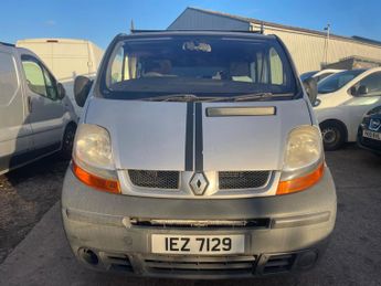Renault Trafic 2.5 TD dCi SL27 QS6 4dr