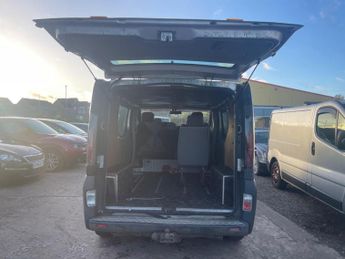 Renault Trafic 2.5 TD dCi SL27 QS6 4dr