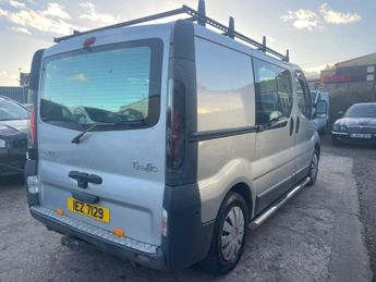 Renault Trafic 2.5 TD dCi SL27 QS6 4dr
