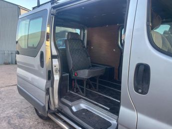 Renault Trafic 2.5 TD dCi SL27 QS6 4dr