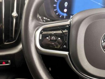 Volvo XC60 2.0h T6 Recharge 11.6kWh R-Design Auto AWD Euro 6 (s/s) 5dr
