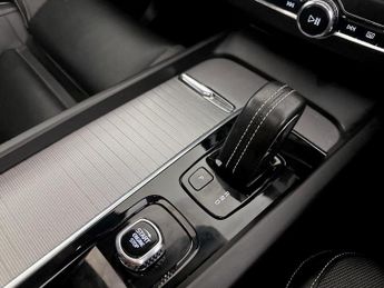 Volvo XC60 2.0h T6 Recharge 11.6kWh R-Design Auto AWD Euro 6 (s/s) 5dr