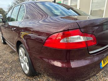 Skoda Superb 2.0 TDI Elegance DSG Euro 4 5dr