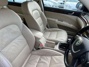 Skoda Superb 2.0 TDI Elegance DSG Euro 4 5dr