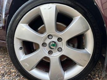 Skoda Superb 2.0 TDI Elegance DSG Euro 4 5dr