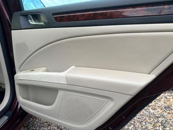 Skoda Superb 2.0 TDI Elegance DSG Euro 4 5dr