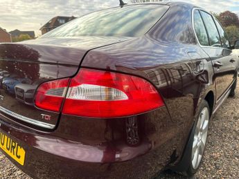 Skoda Superb 2.0 TDI Elegance DSG Euro 4 5dr