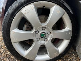 Skoda Superb 2.0 TDI Elegance DSG Euro 4 5dr