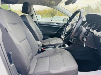 Volkswagen e-Golf 35.8kWh e-Golf Auto 5dr