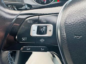 Volkswagen e-Golf 35.8kWh e-Golf Auto 5dr