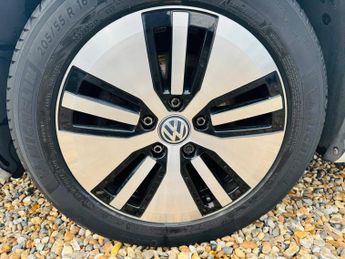 Volkswagen e-Golf 35.8kWh e-Golf Auto 5dr