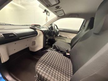 TOYOTA IQ 1.0 VVT-i Hatchback 3dr Petrol Multidrive Euro 5 (68 ps) 12 MONT