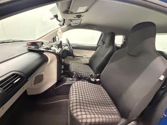 TOYOTA IQ 1.0 VVT-i Hatchback 3dr Petrol Multidrive Euro 5 (68 ps) 12 MONT
