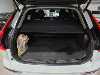 Volvo XC60 2.0h T8 Twin Engine 10.4kWh Inscription Pro Auto AWD Euro 6 (s/s