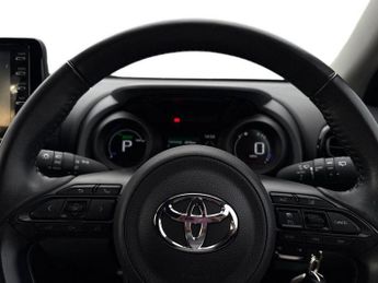Toyota Yaris 1.5 VVT-h Design Hatchback 5dr Petrol Hybrid E-CVT Euro 6 (s/s) 