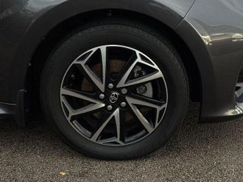 Toyota Yaris 1.5 VVT-h Design Hatchback 5dr Petrol Hybrid E-CVT Euro 6 (s/s) 