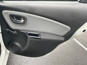 Toyota Yaris 1.5 VVT-h Sport E-CVT Euro 6 5dr