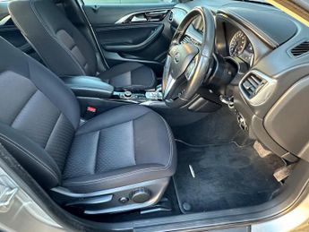 Infiniti Q30 2.2d Premium DCT Euro 6 (s/s) 5dr