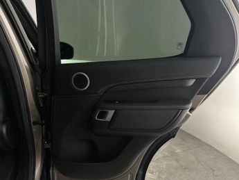 Land Rover Discovery 3.0 D300 MHEV R-Dynamic SE Auto 4WD Euro 6 (s/s) 5dr