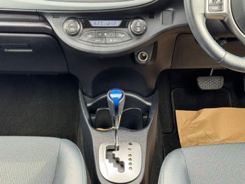 Toyota Yaris 1.5 VVT-h T Spirit CVT Euro 5 5dr