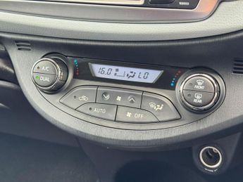 Toyota Yaris 1.5 VVT-h T Spirit CVT Euro 5 5dr