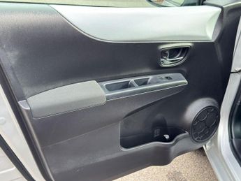 Toyota Yaris 1.5 VVT-h T Spirit CVT Euro 5 5dr