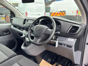Toyota PROACE Verso 1.5D Medium MPV MWB Euro 6 (s/s) 6dr (9 Seat)